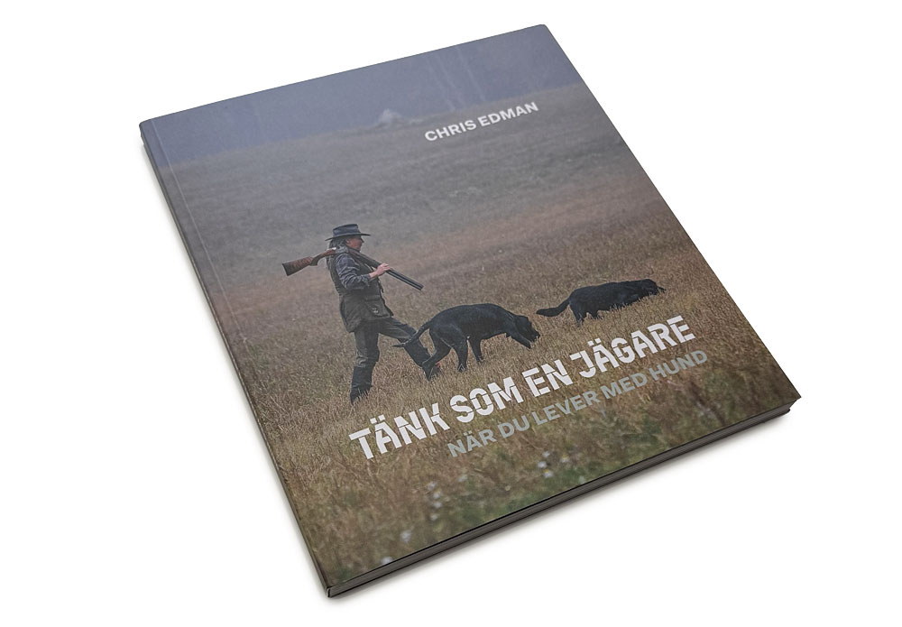 Bokens framsida framför en vit bakgrund.